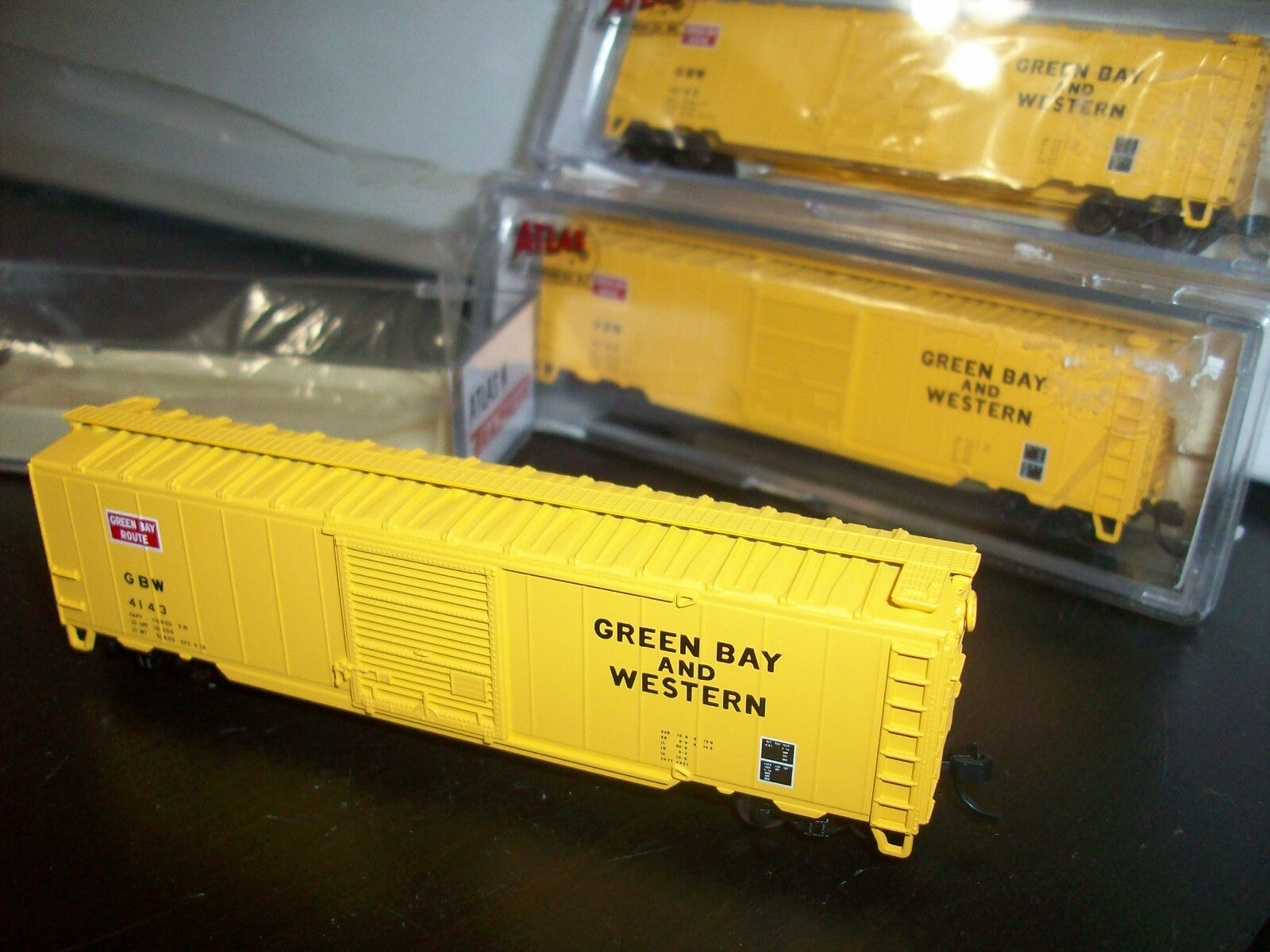 N Scale Atlas N10 0' Single Door Box Car Green Bay & Western (4 Cars)