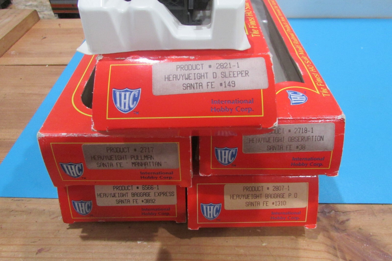HO Scale IHC (5)Santa Fe Assorted Passenger Cars Lot#2728