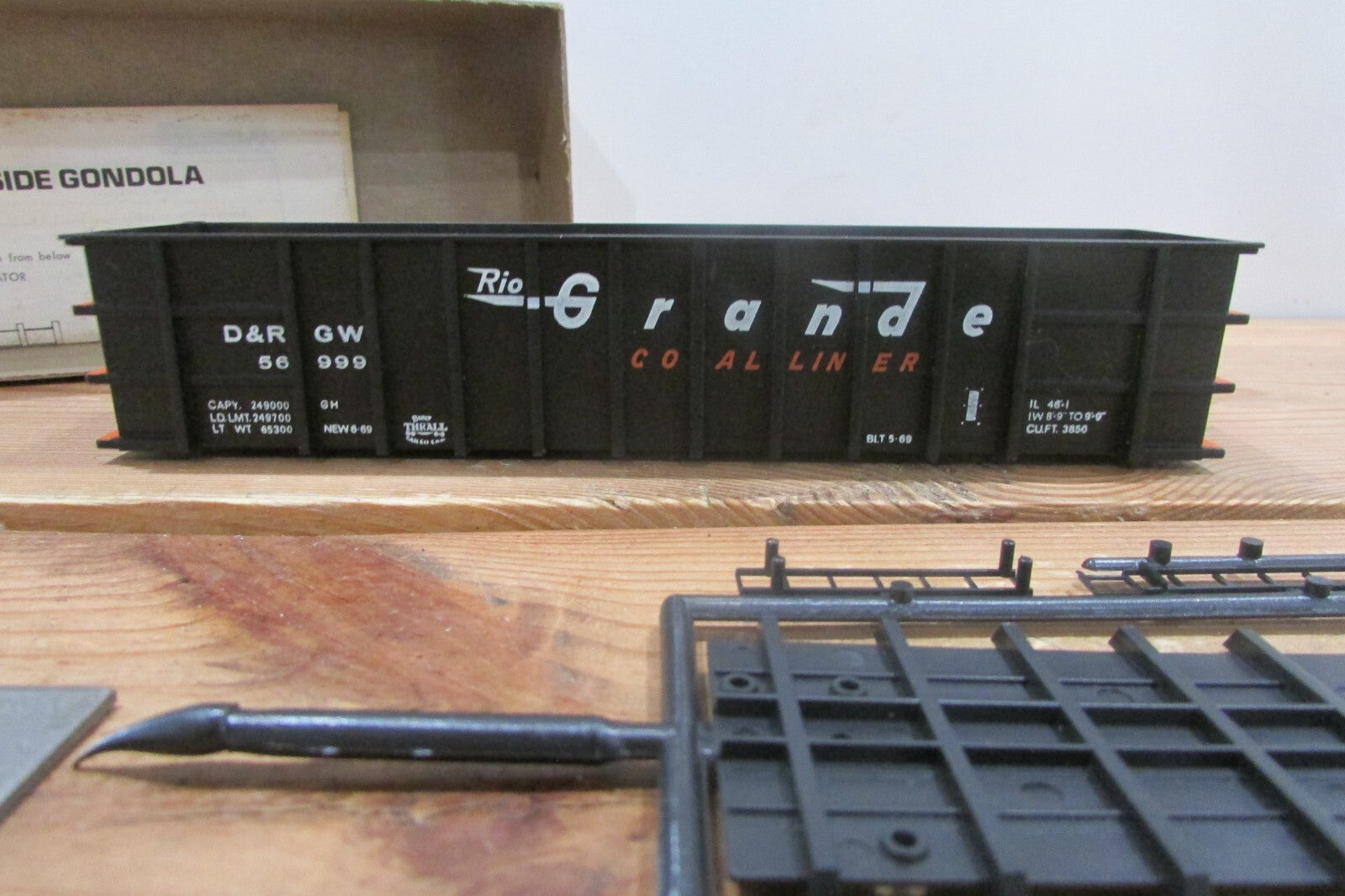 HO Scale RoundHouse Thall Gondola Rio Grande Kit  RH4743