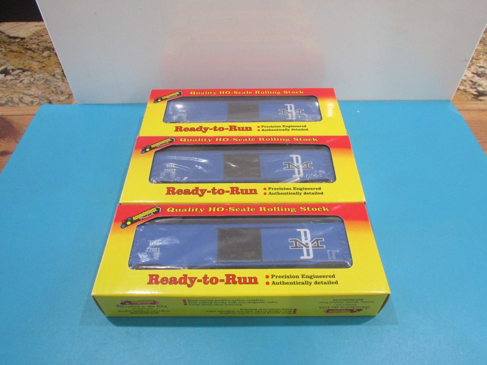 HO Scale Roundhouse (3) R-T-R 50' AAR Single Door Freight Cars B&M Lot#2417