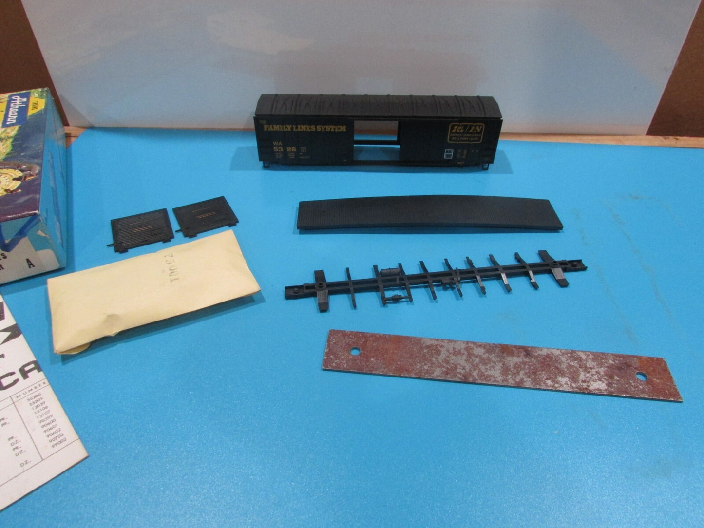 HO Scale Athearn 275 Family Lines  50ft Boxcar Lot#0853
