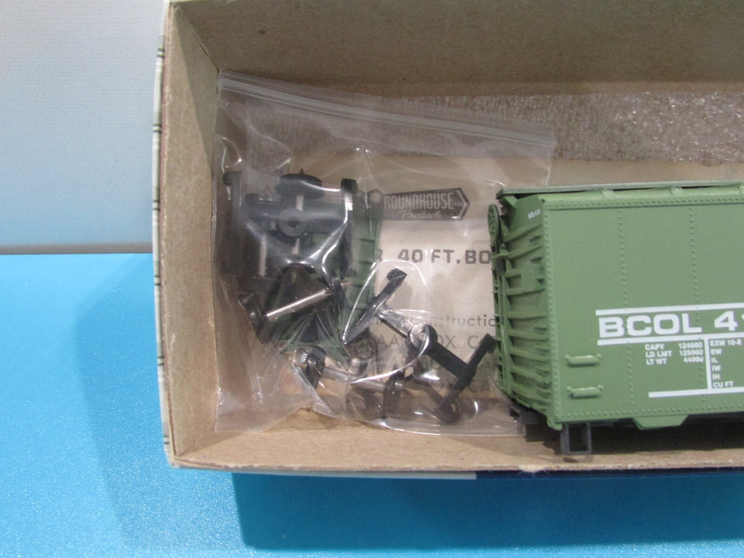 HO Scale Roundhouse 1064 40" Box Car Kit British Columbia Railway RH4330