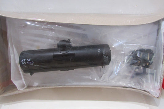 HO Scale Walthers 932-5013 35ft Tank Car ATSF #95959 Kit Wal4522