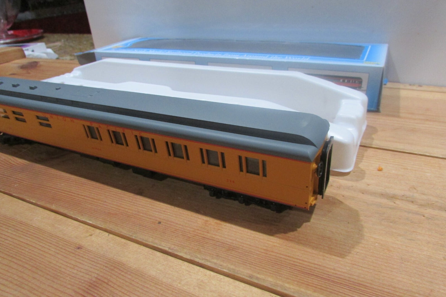 HO Scale IHC 49693 Union Pacific Diner Passenger Car Lot#0587