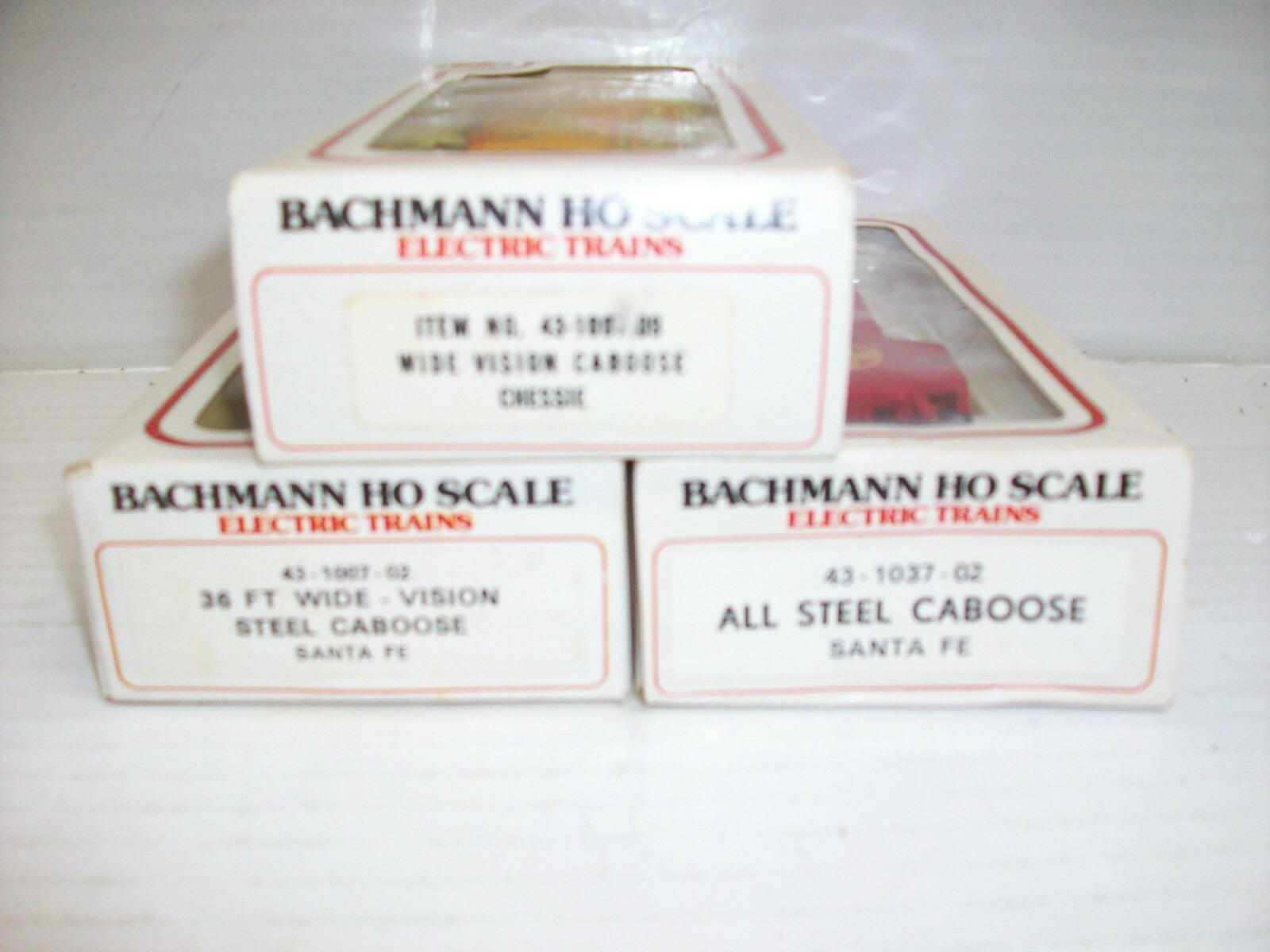 Ho Scale Bachmann  (2)Wide Vision Caboose & (1) All Steel Caboose Lot#0387