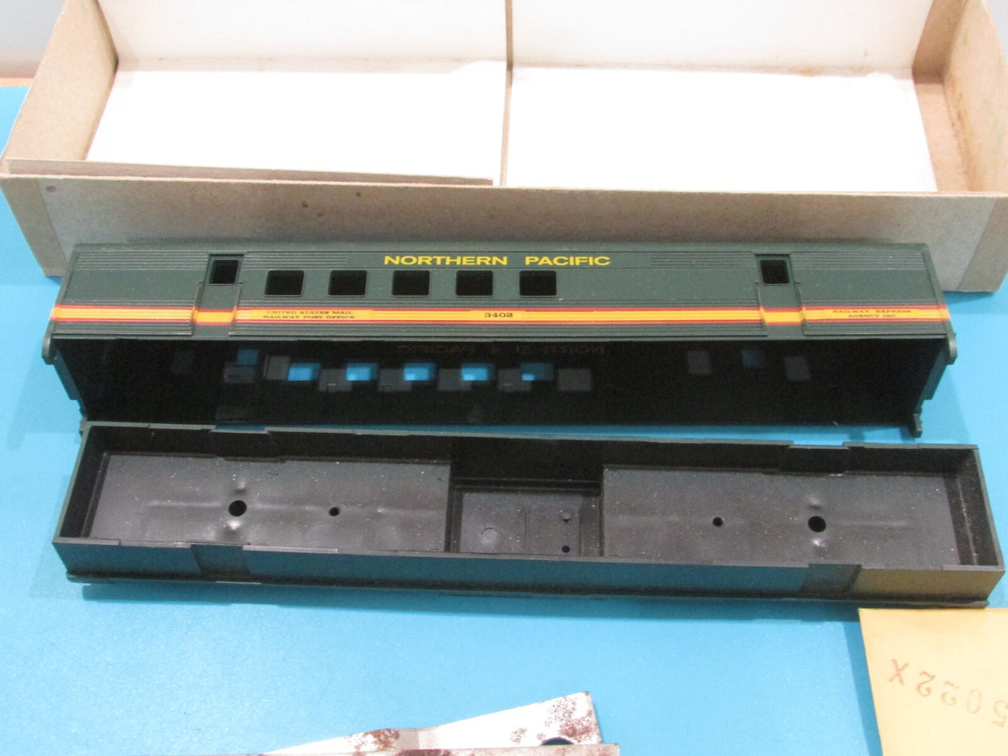 HO Scale Athearn 1806 RPO Passenger Car Northern Pacific  Lot#1397