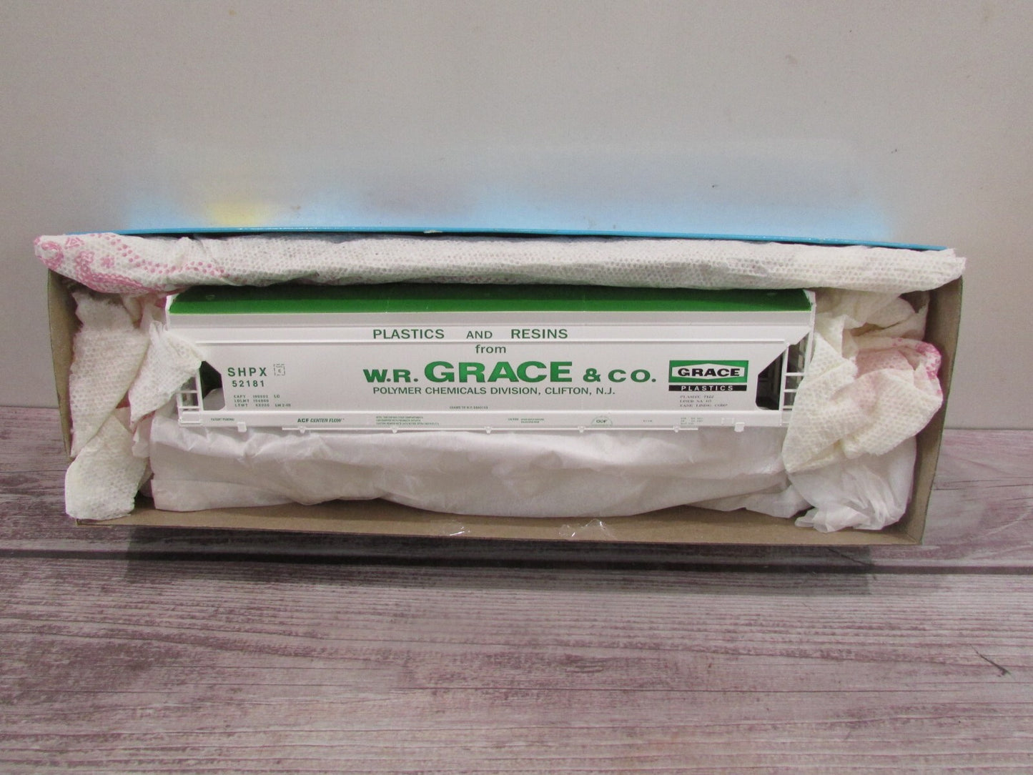 HO Scale Athearn  1905 ACF Center-flow W.R Grace Car#52181 Kit