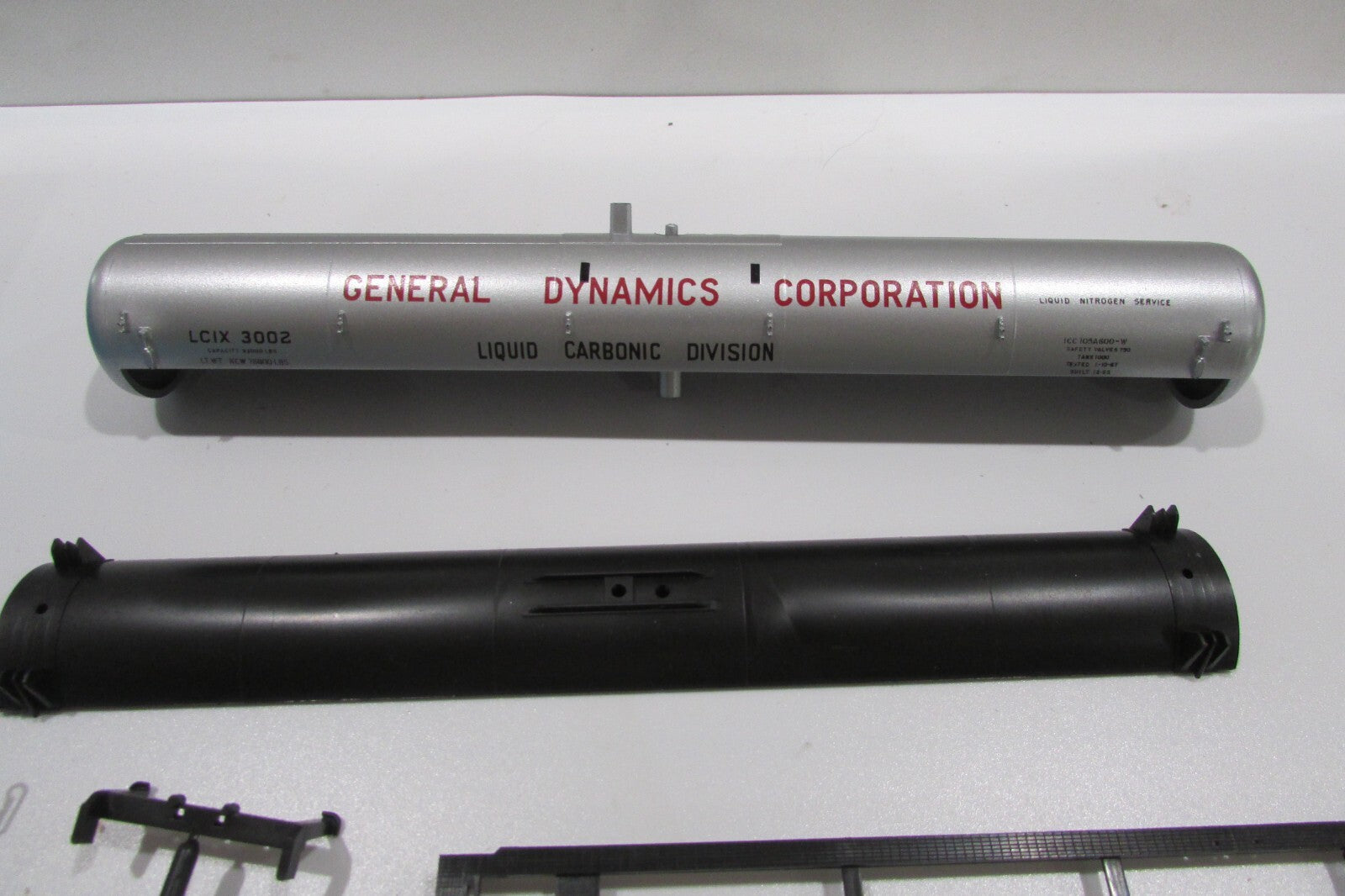 HO Scale Athearn 1524 62ft Tank Car General Dynamics Corp. LCIX 3002