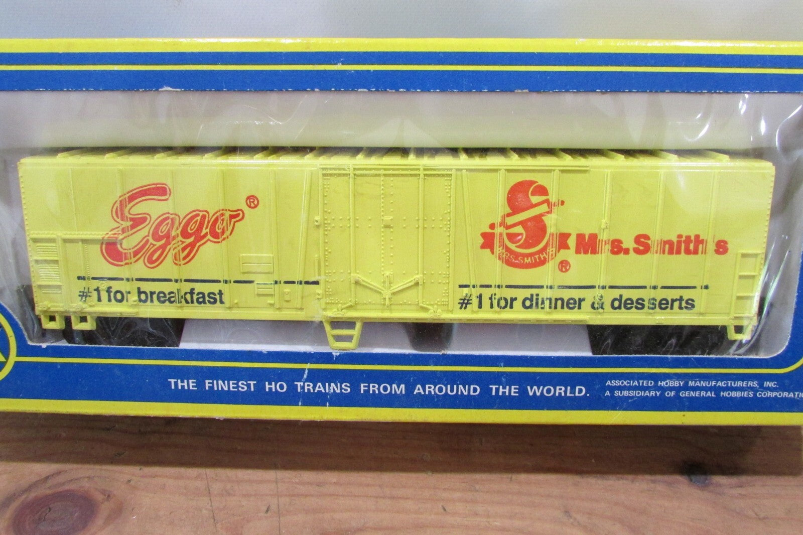 HO Scale AHM 5242-10 Eggo 50' Reefer Box Car