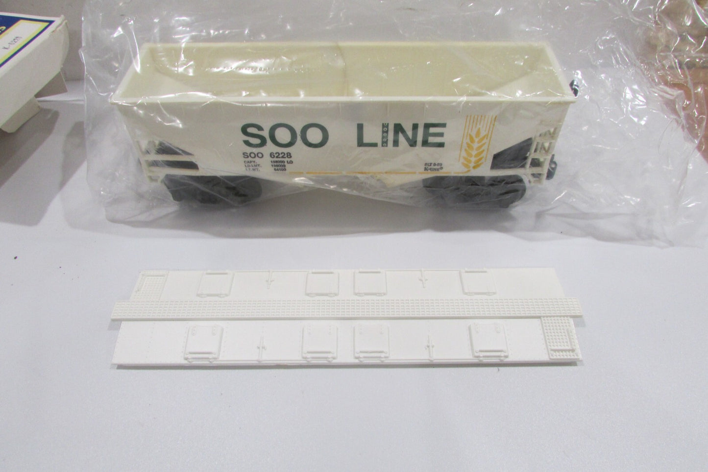 O Gauge K-Line K-6228 SOO Classic Covered Hopper