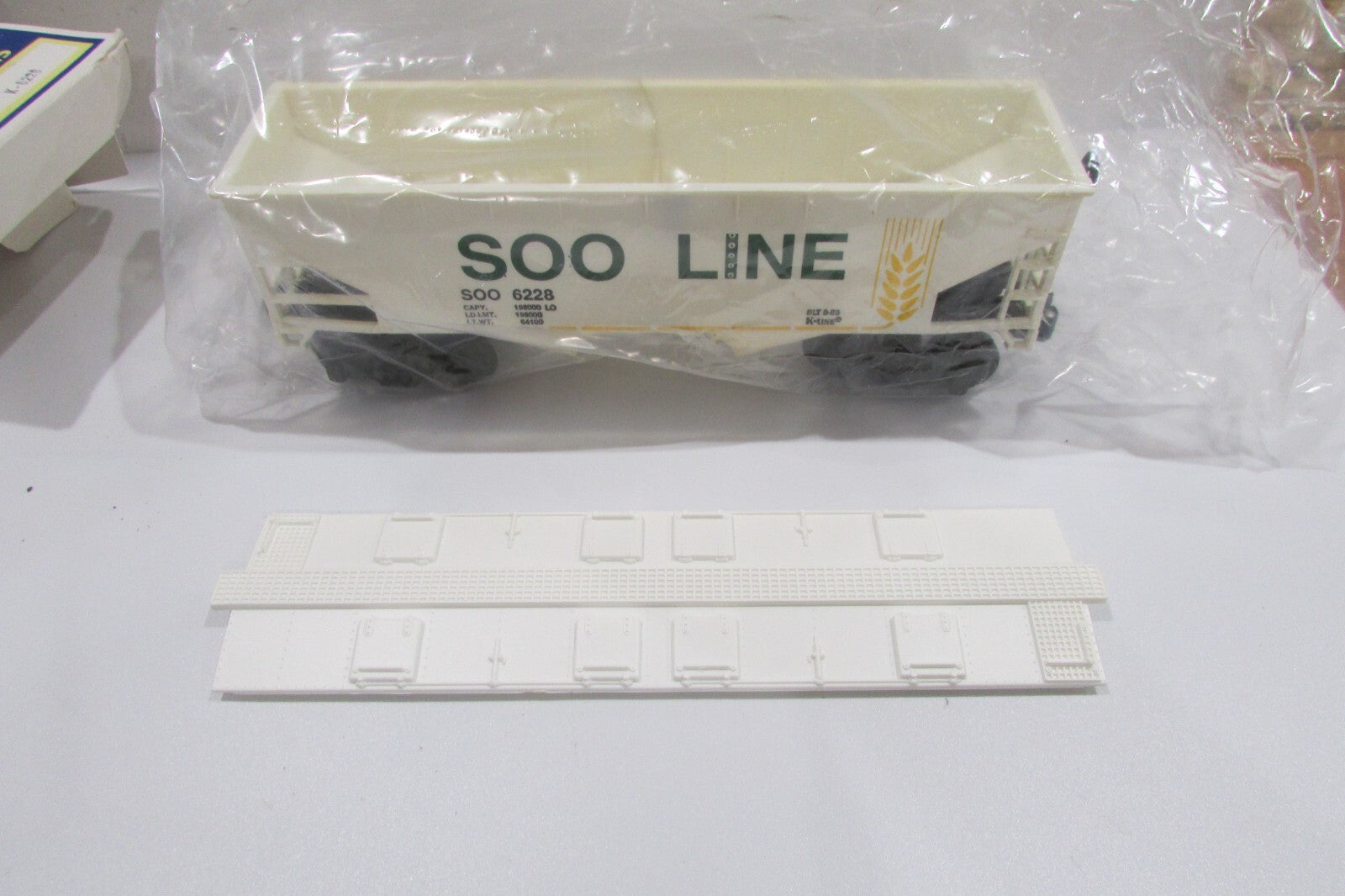 O Gauge K-Line K-6228 SOO Classic Covered Hopper