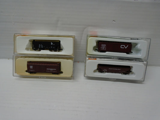 N Scale Con-Cor (4)  Diferents Freight Cars Lot#2453