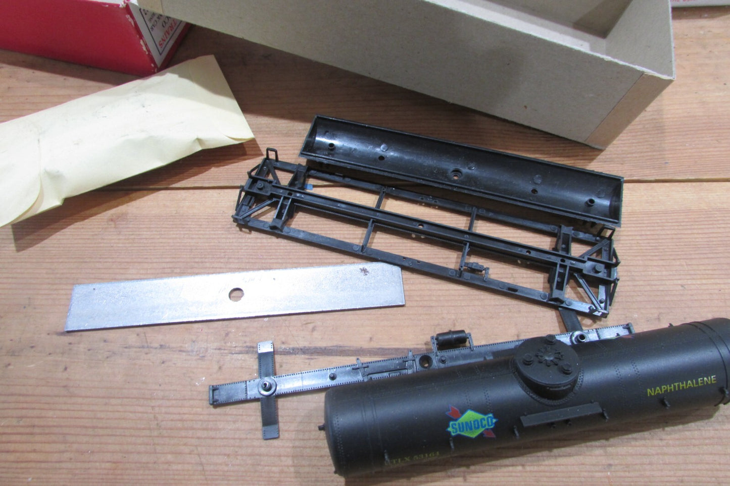 Ho Scale Branchline Trains (3) SUNOCO Single Dome Tank Car Kits Lot#4196