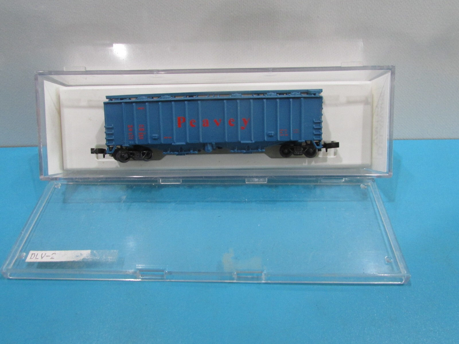 N Scale Delaware Valley 2341 Covered Hopper  Peavey