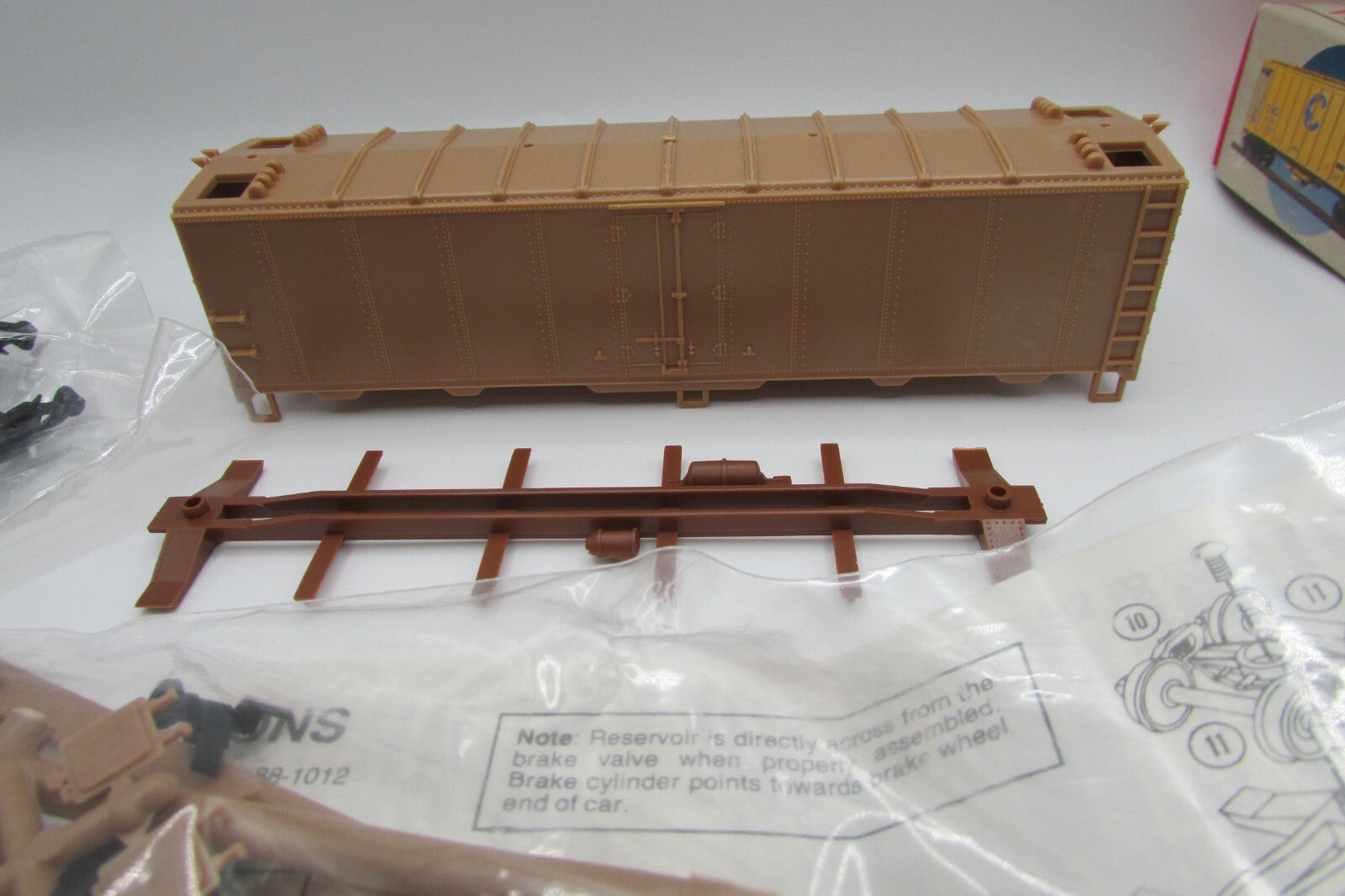 HO Scale Walthers 932-2500 40ft Steel Reefer Undecorated  WAL4671