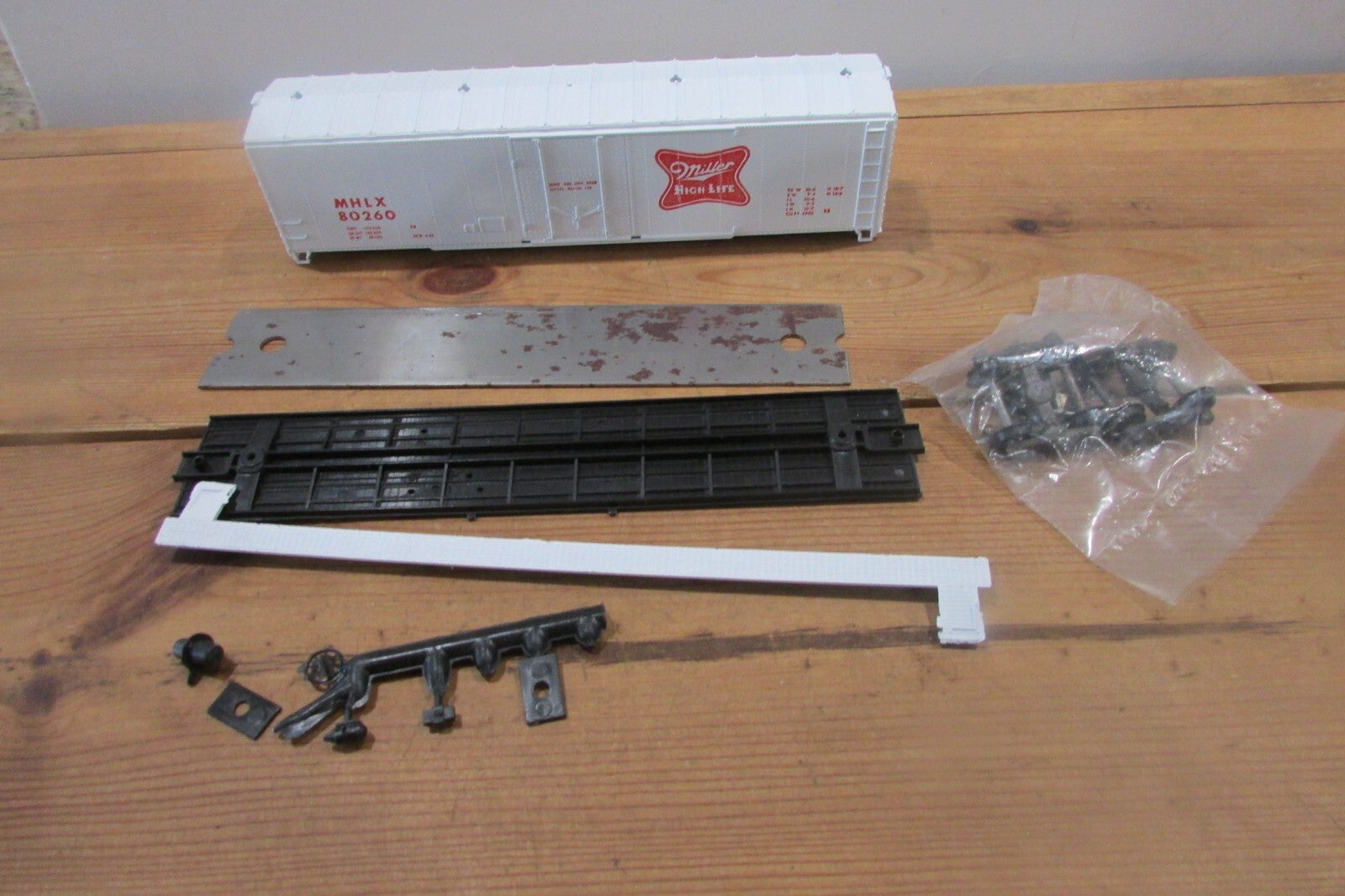 HO Scale Roundhouse B56 50' Plug Door Box Car Miller High Life  RH4312