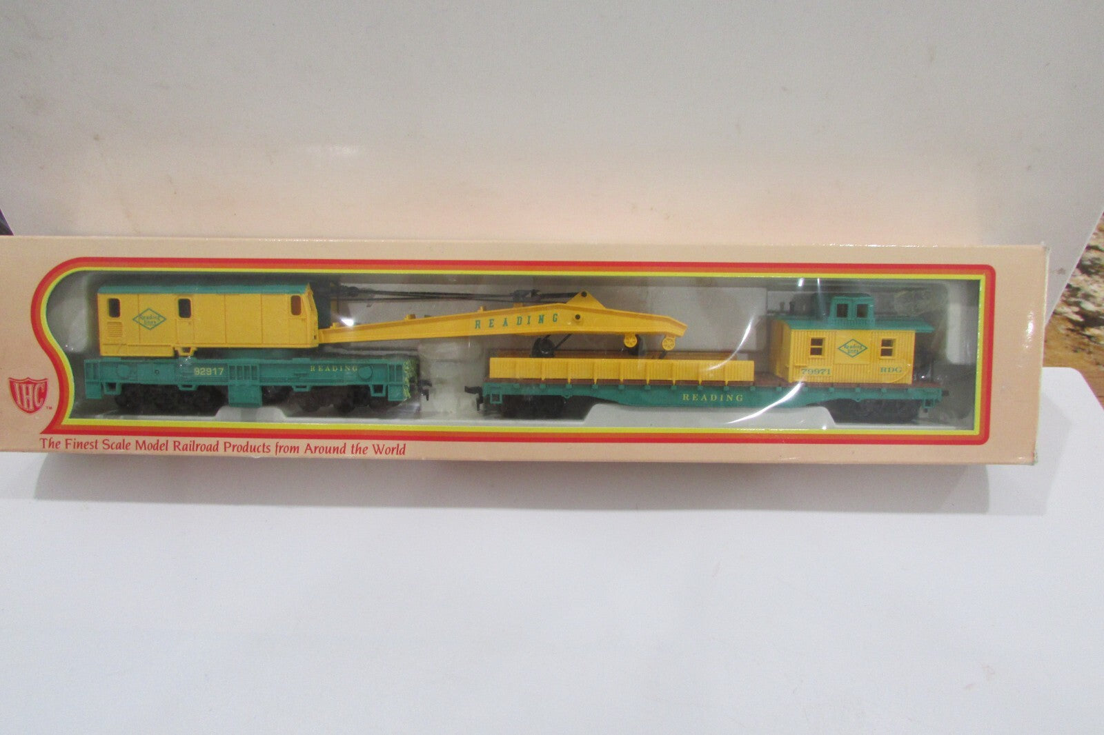 Ho Scale IHC Premier Series  Reading Crane Car w/ Boom Tender Lot#2940