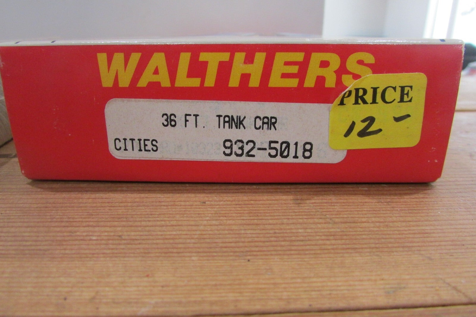 HO Scale Walthers 932-5018 36ft Tank Car Cities Kit Wal4518