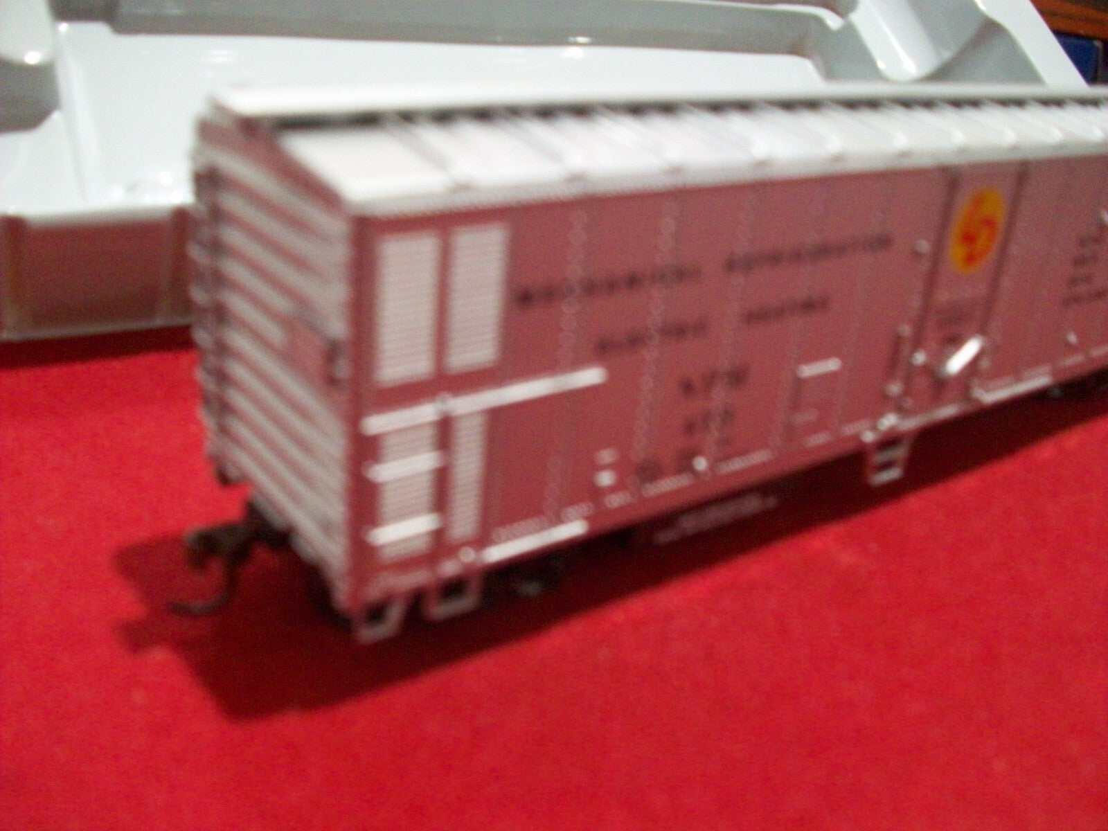 HO Scale Athearn 7551 50' Smooth Side Reefer Freight Car "Northern Pacific"