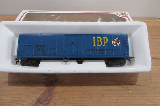 HO Scale Bachmann 43-1009-83 51' Mechanical Steel Reefer Iowa Beef