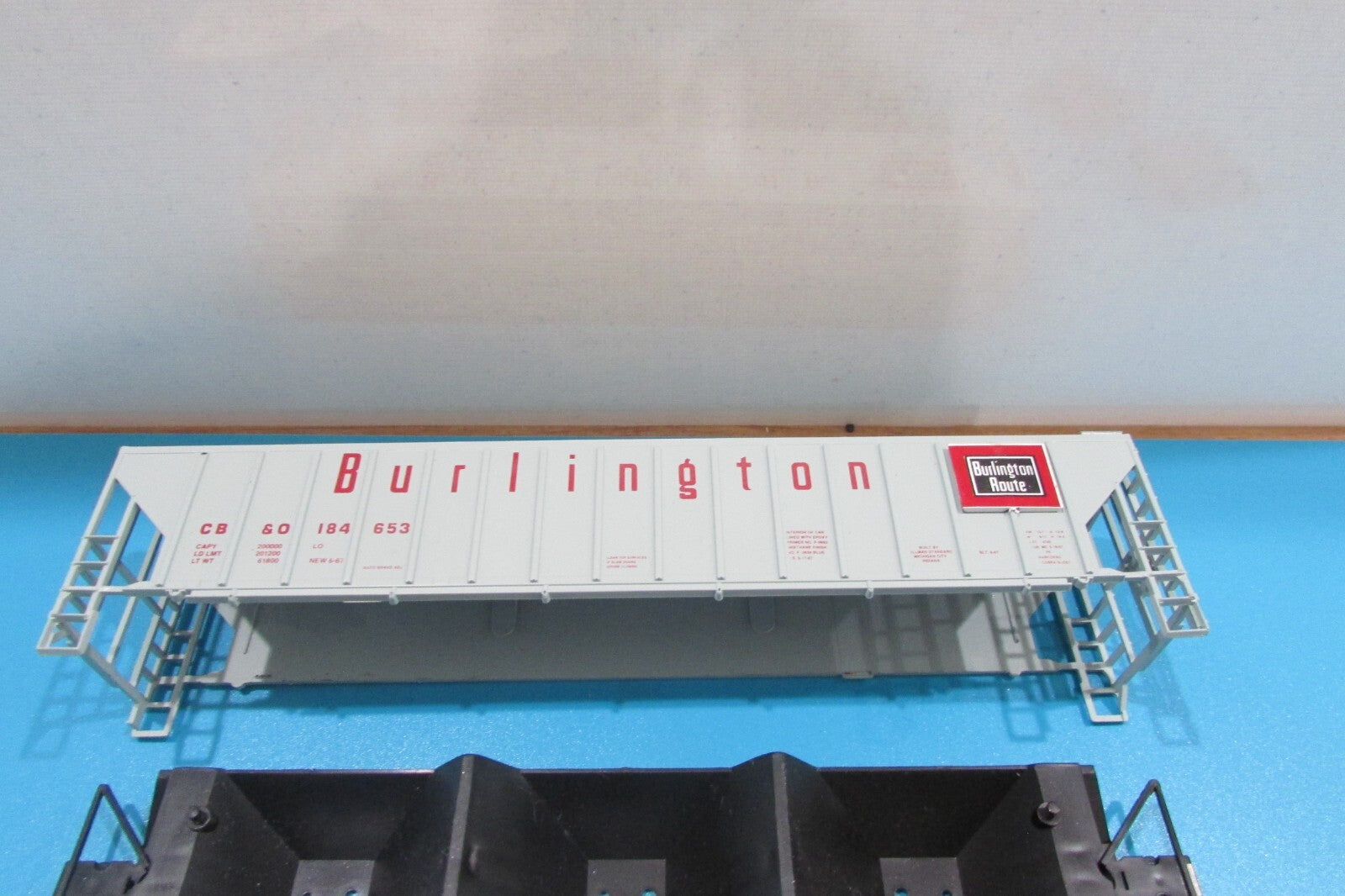 HO Scale Athearn 5302 54ft Hopper Car Burlington Kit Lot#0715