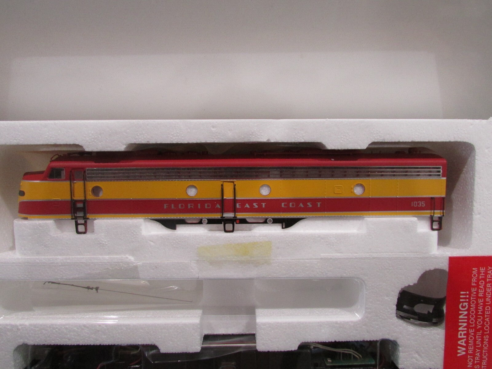 HO Scale Proto 2000 8711 E8/E9 Locomotive Florida East Coast #1035   Lot#1177
