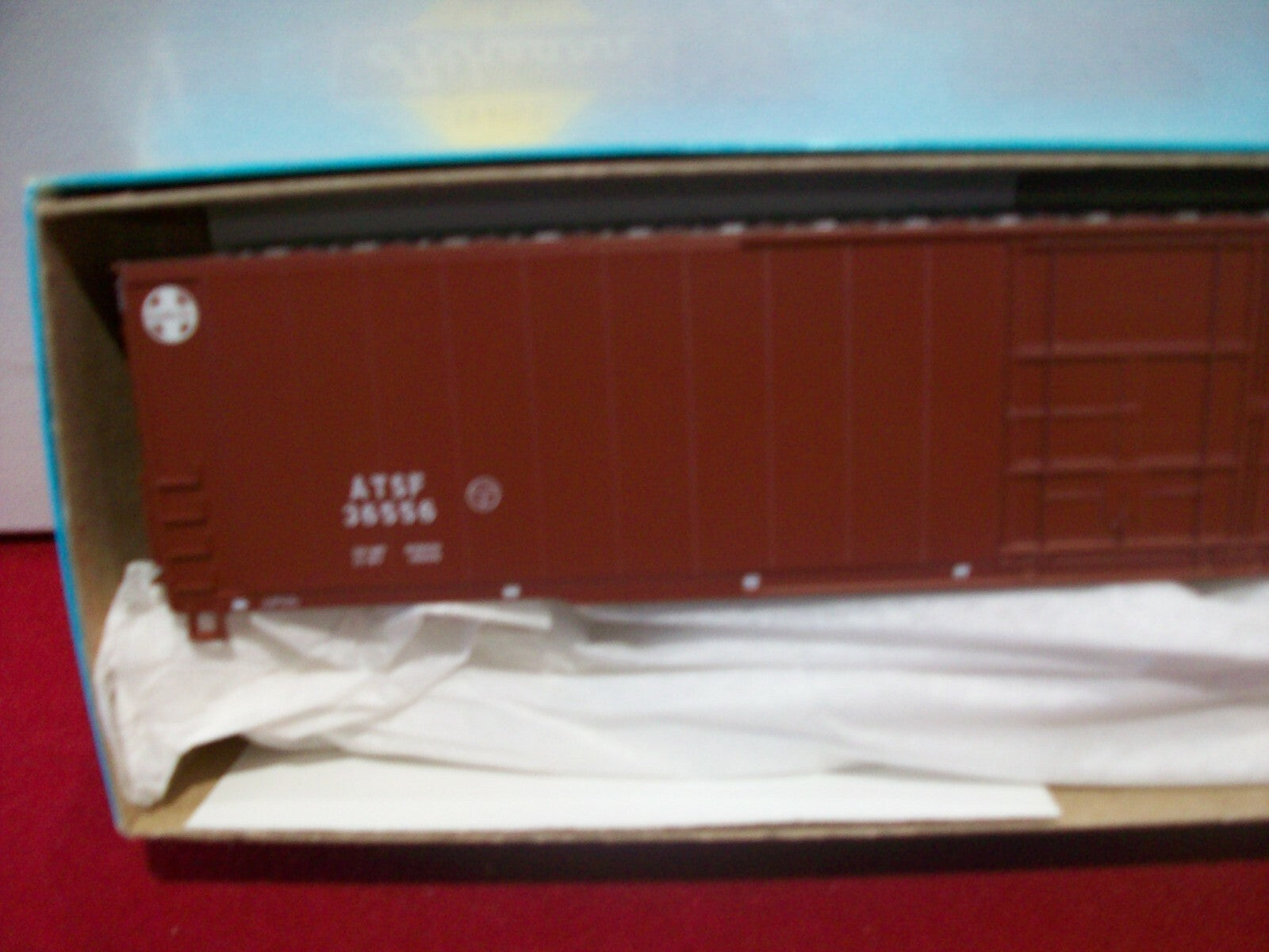 HO Scale Athearn 2952 4-Door 86'ft Hi Cube SANTA FE Kit Car Lot#4056