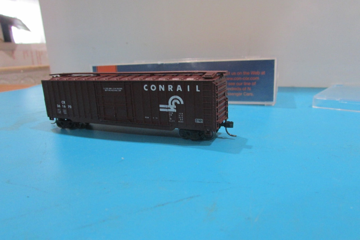 N Scale Con-Cor 0001-147102 50' Rib-Side Box Car CONRAIL