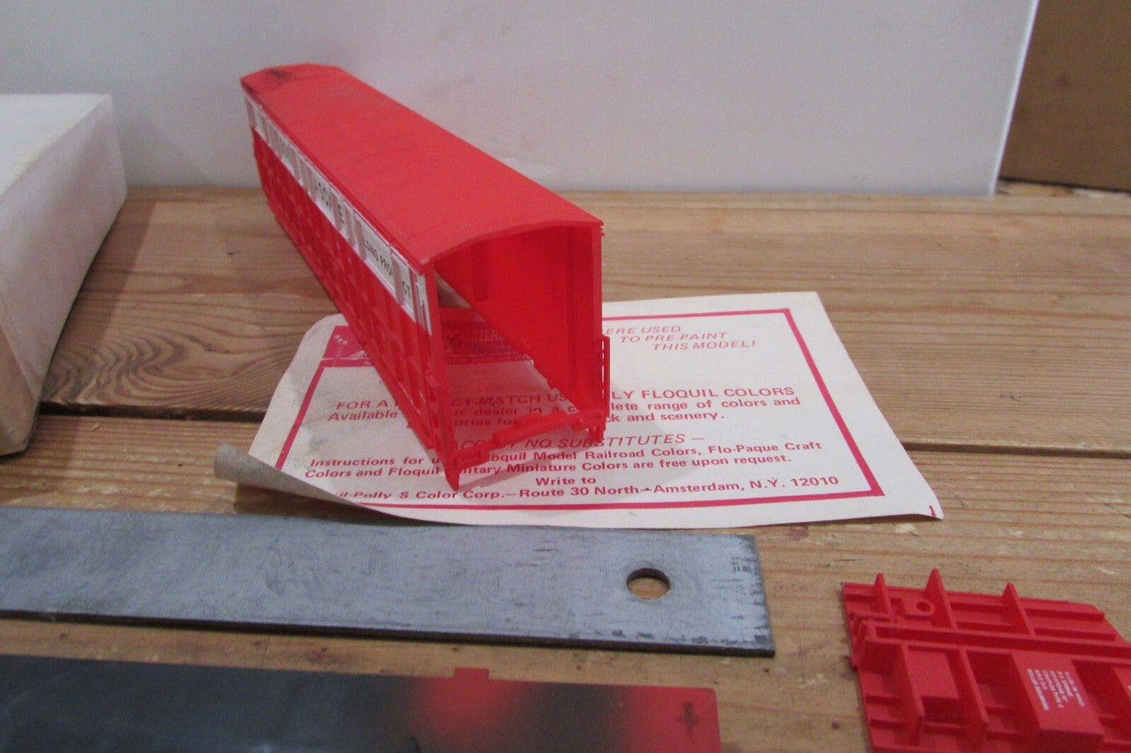 HO Scale E&B Valley RR Boise Cascade Thrall Door Car Kit   Lot#4721