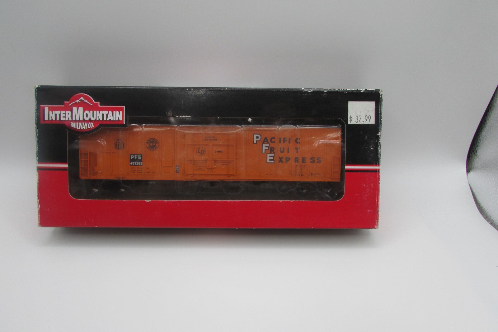 HO Scale Intermountain 48802-04 Refrigerator Car PFE Car#457263 Lot#3934