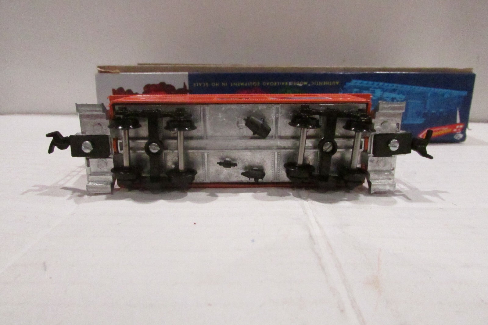 HO Scale RoundHouse 3472 Amtrak 2- Window Caboose RH4340
