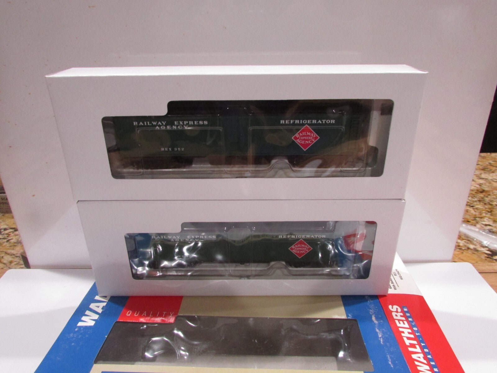 HO Scale Walthers 932-25471 GACX Wood Reefer w/Bolted Pedestal Truck Lot#0614