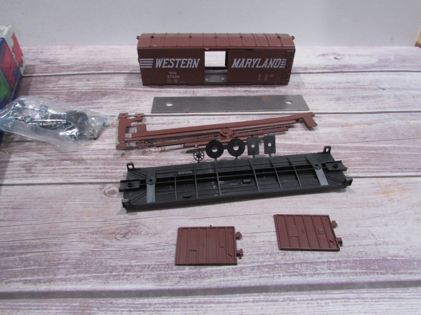 HO Scale RoundHouse 1078 40' Box Car Kit Western Maryland #27000 RH4305