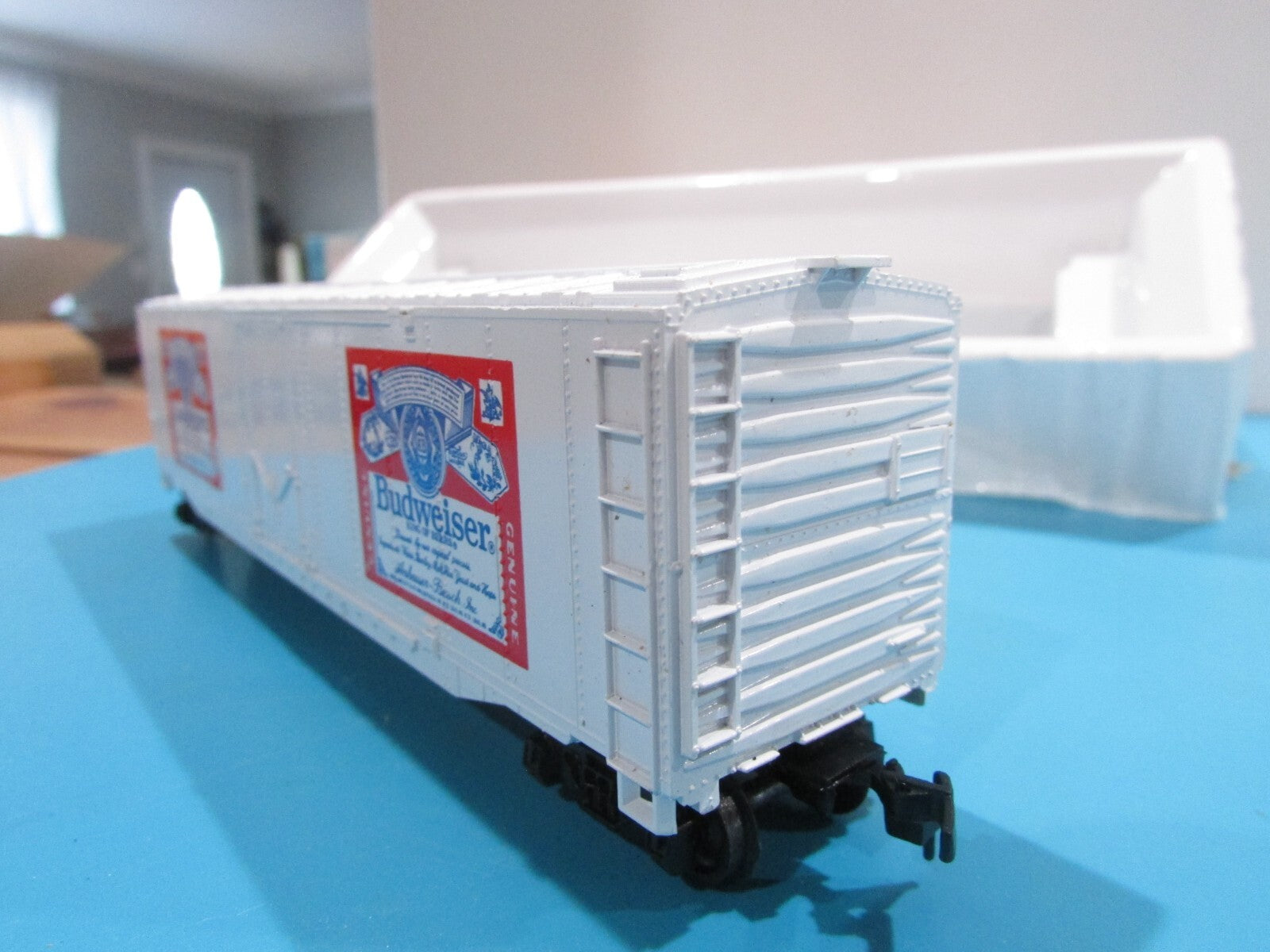 HO Scale 43-1008-J8 Bachmann 51' Custom Car Budwaiser Lot#1423