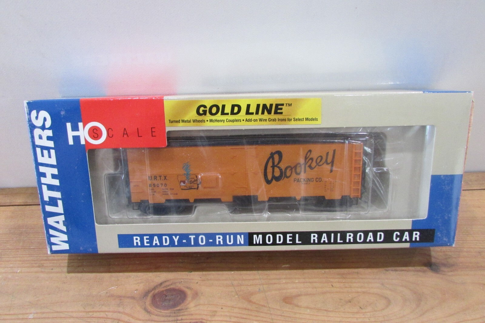 HO Scale Walthers 932-2584 40' Meat Reefer Bookey (URTX) #65070 Wal4897