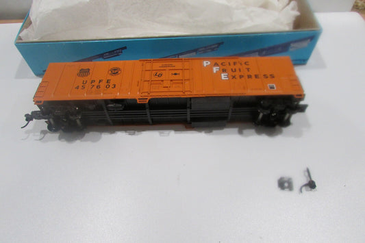 HO Scale Athearn 5465 57ft Reefer Car Pacific Fruit Express #UPFE 457603