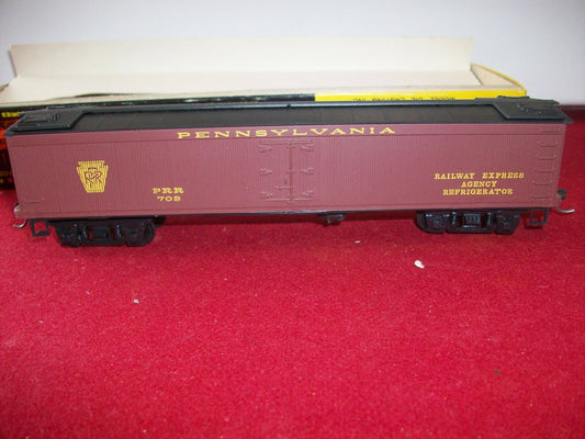 HO Scale Roundhouse 50'Express Reefer Pennsylvania Lot#0543