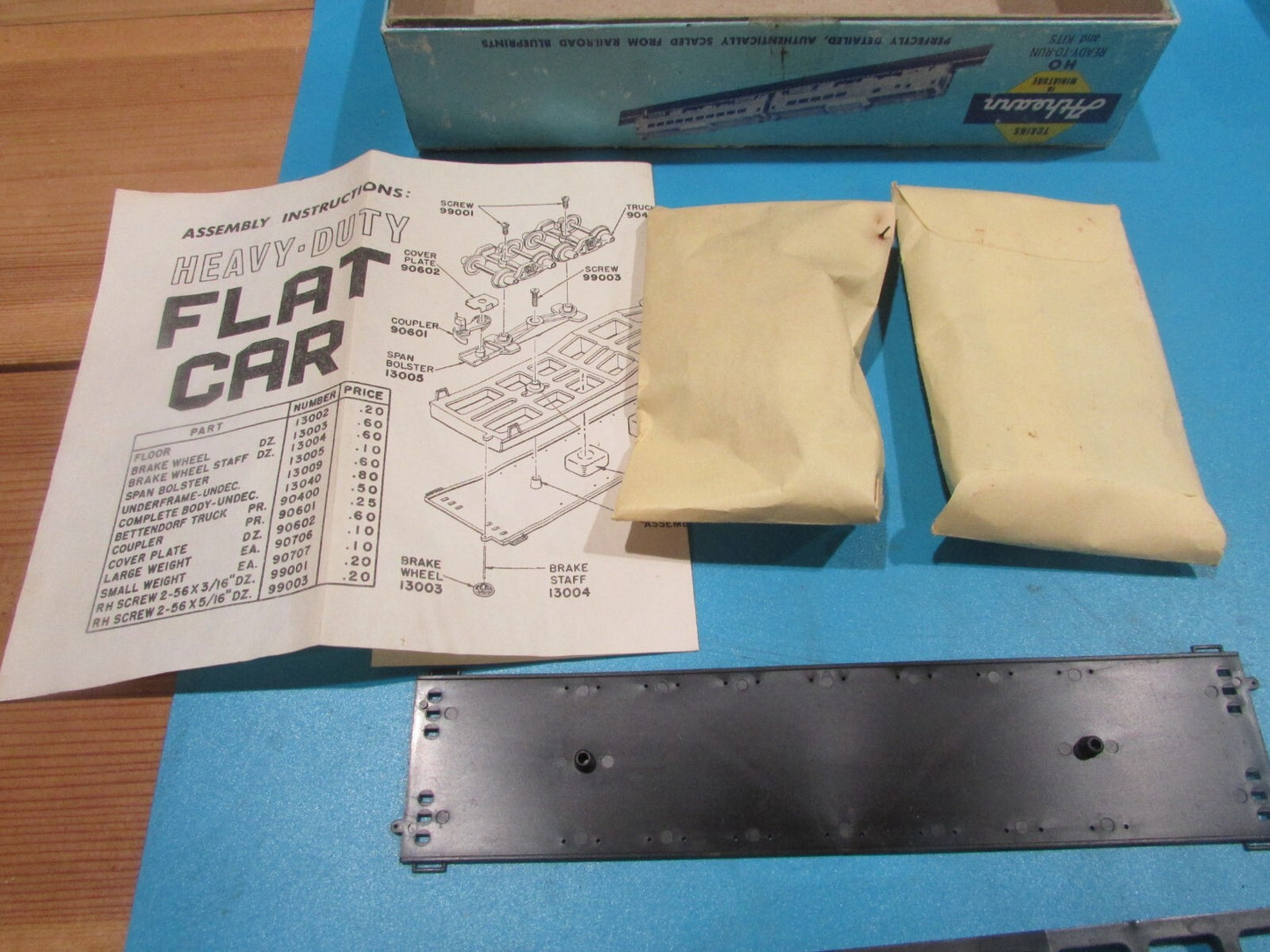 HO Scale Athearn (2) Flat Cars Undecorated Lot#1880