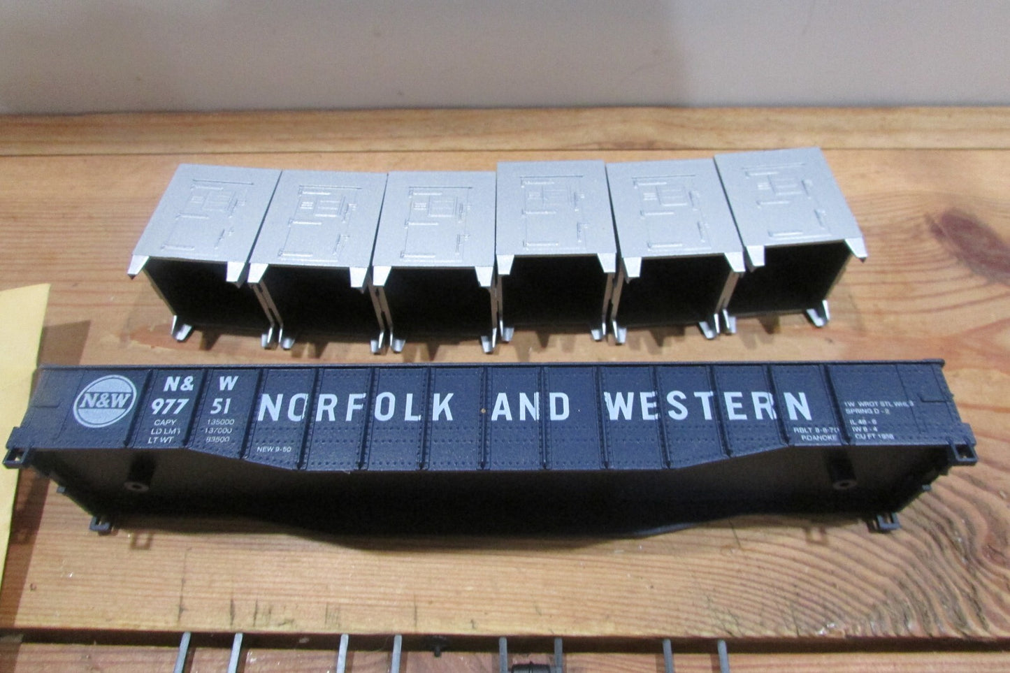 HO Scale Athearn 1676 Frozen Food Car Norfolk & Western Gondola Kit ATH4495
