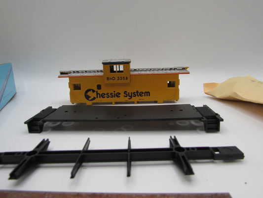 HO Scale Athearn 5369 Window Vision Caboose Chessie System ATH4680