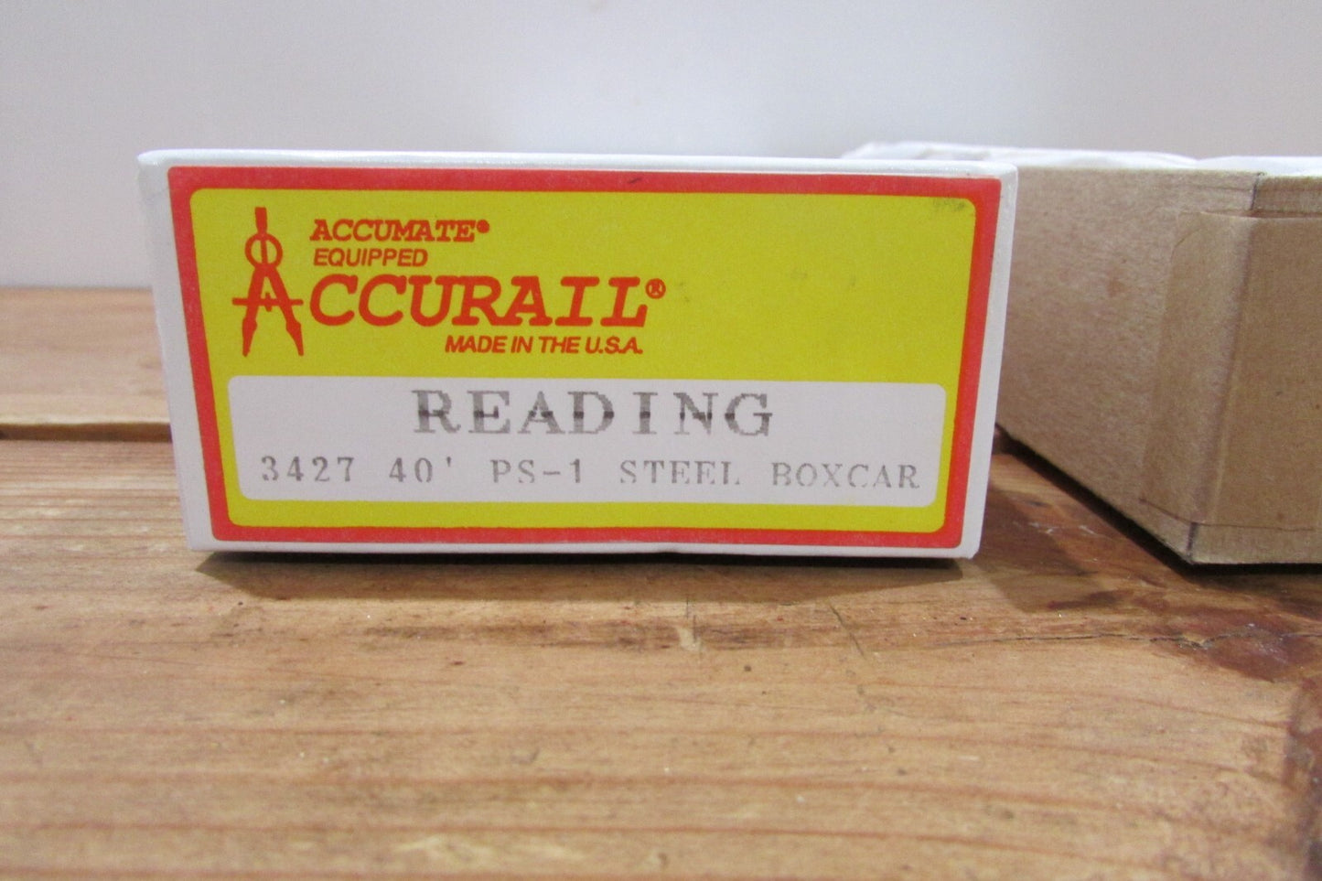 HO Scale Accurail 3427 Reading 40' PS-1 Steel Box Car