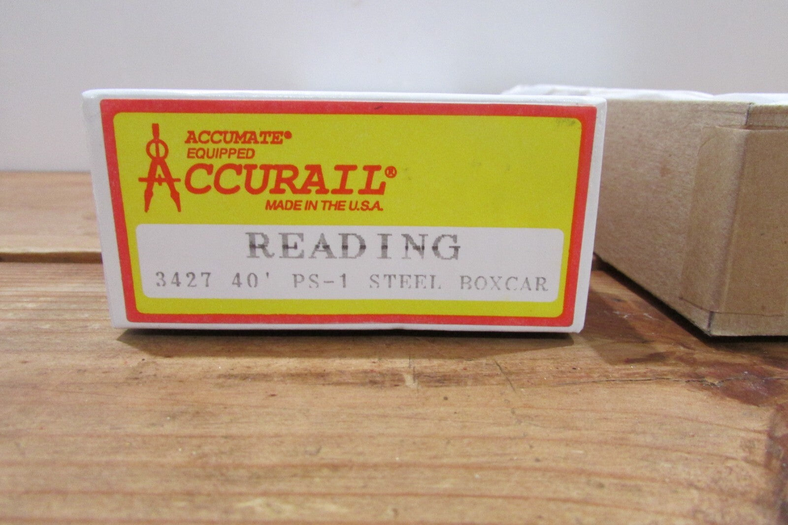 HO Scale Accurail 3427 Reading 40' PS-1 Steel Box Car