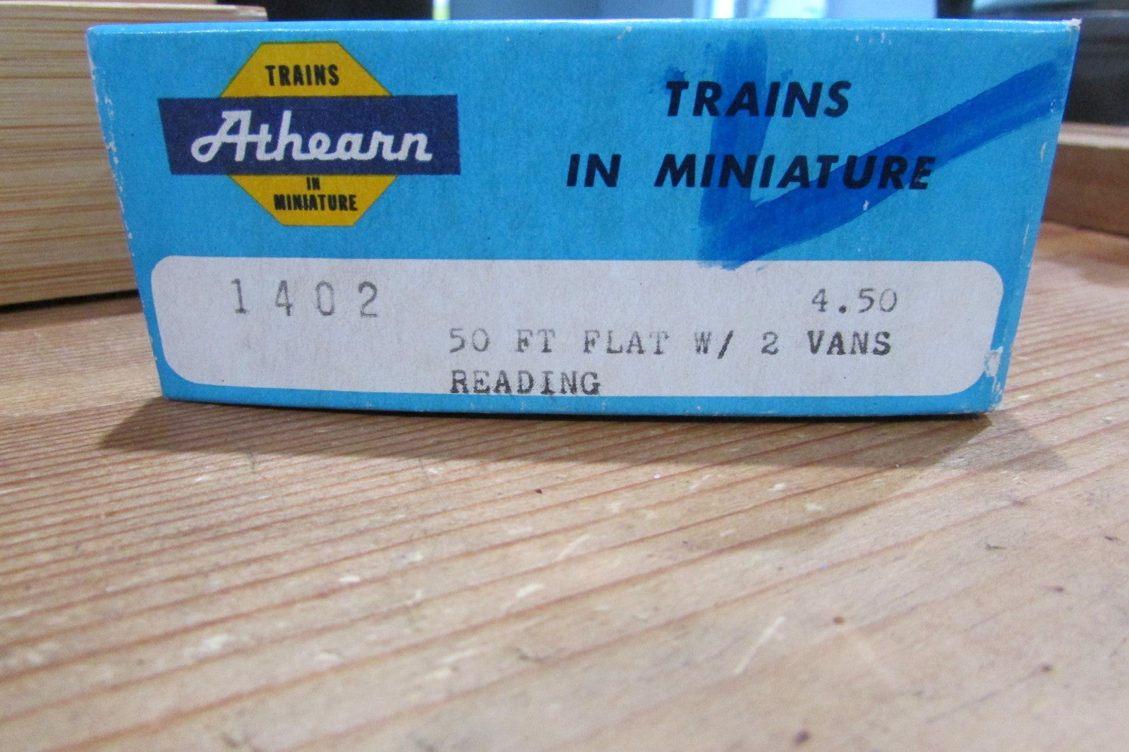 HO Scale Athearn 1402 50ft Flat Car Reading with 2  Trailers ATH5192