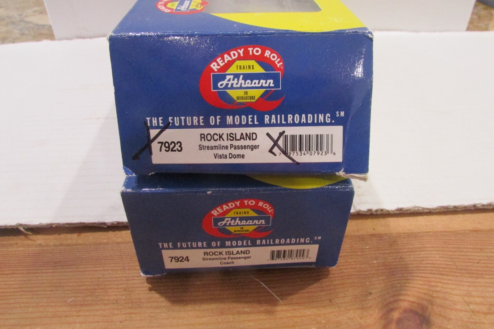 HO Scale Athearn RTR (2) 7923,7924 Undecorated Passenger Cars Lot#3433