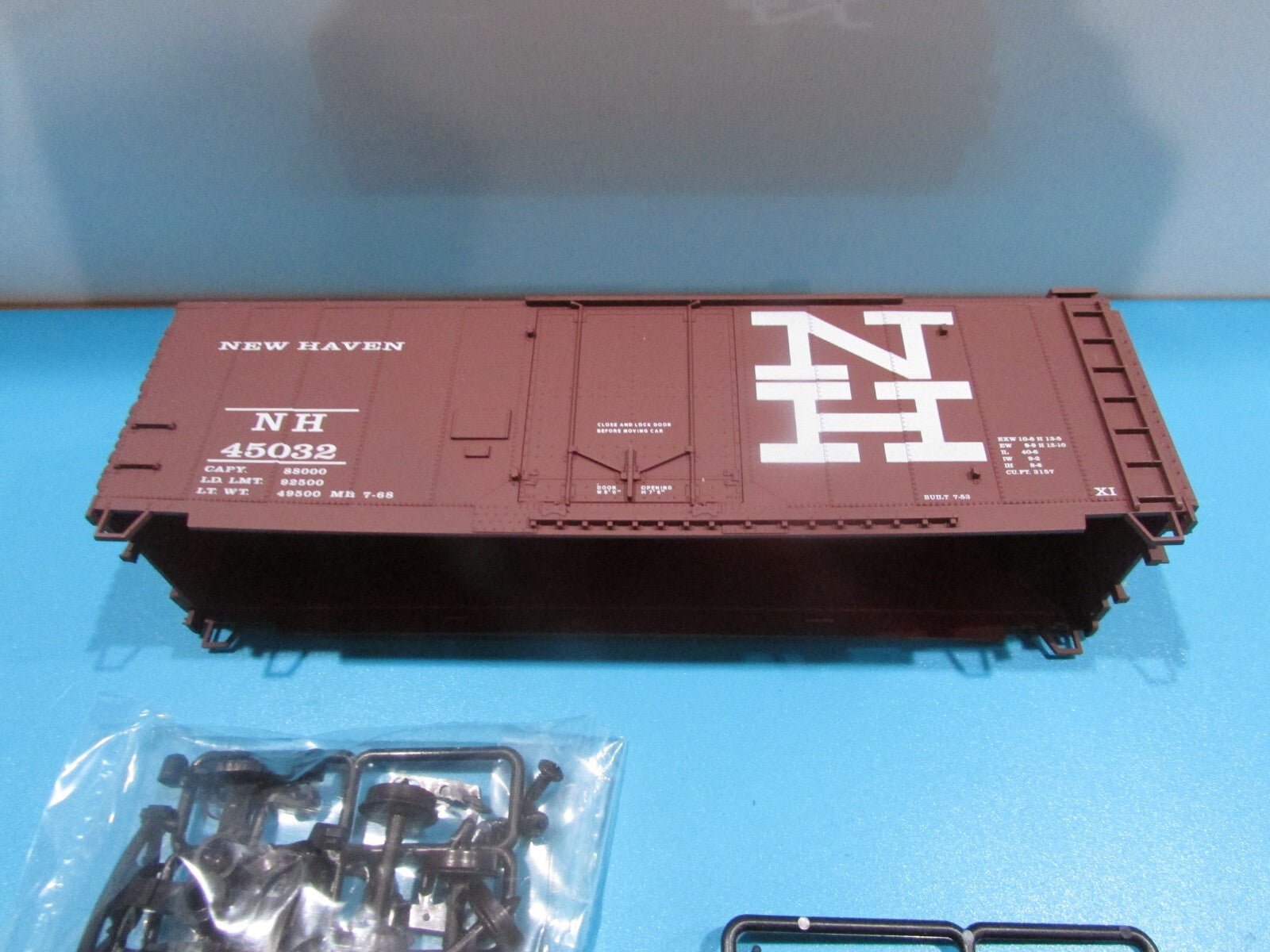 Ho Scale Accurail 3112 40' Plug Door Box Car New Haven Lot#1450