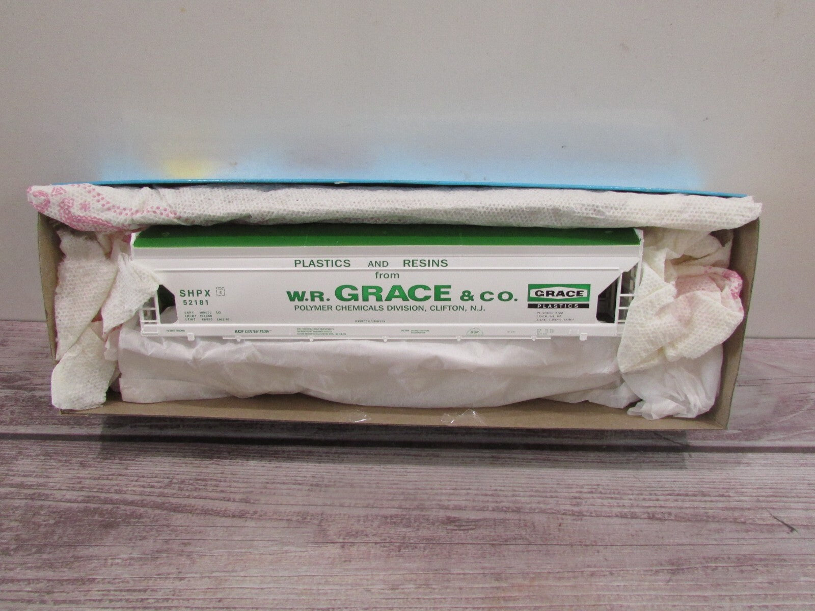 HO Scale Athearn  1905 ACF Centerflow W.R Grace #52181 Kit