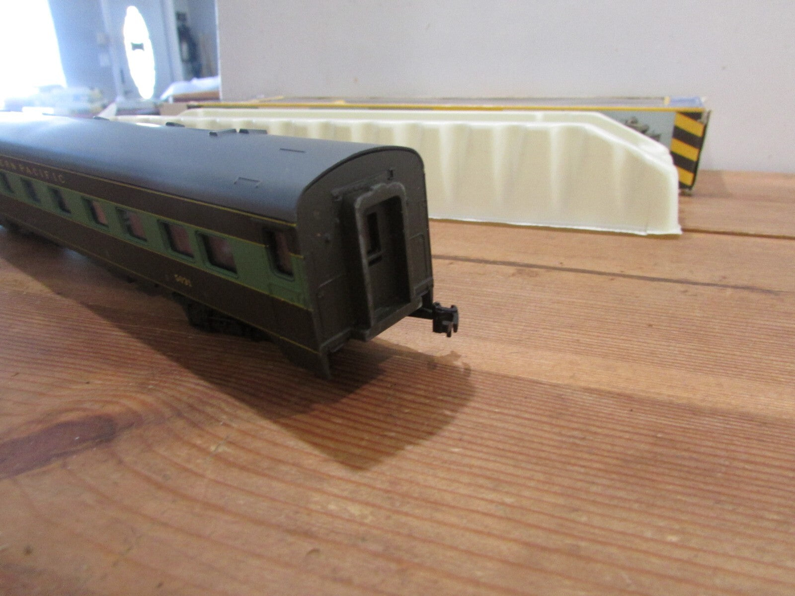 HO Scale AHM/Rivarossi Duplex Sleeper Passenger Car Northern Pacific Lot#3550