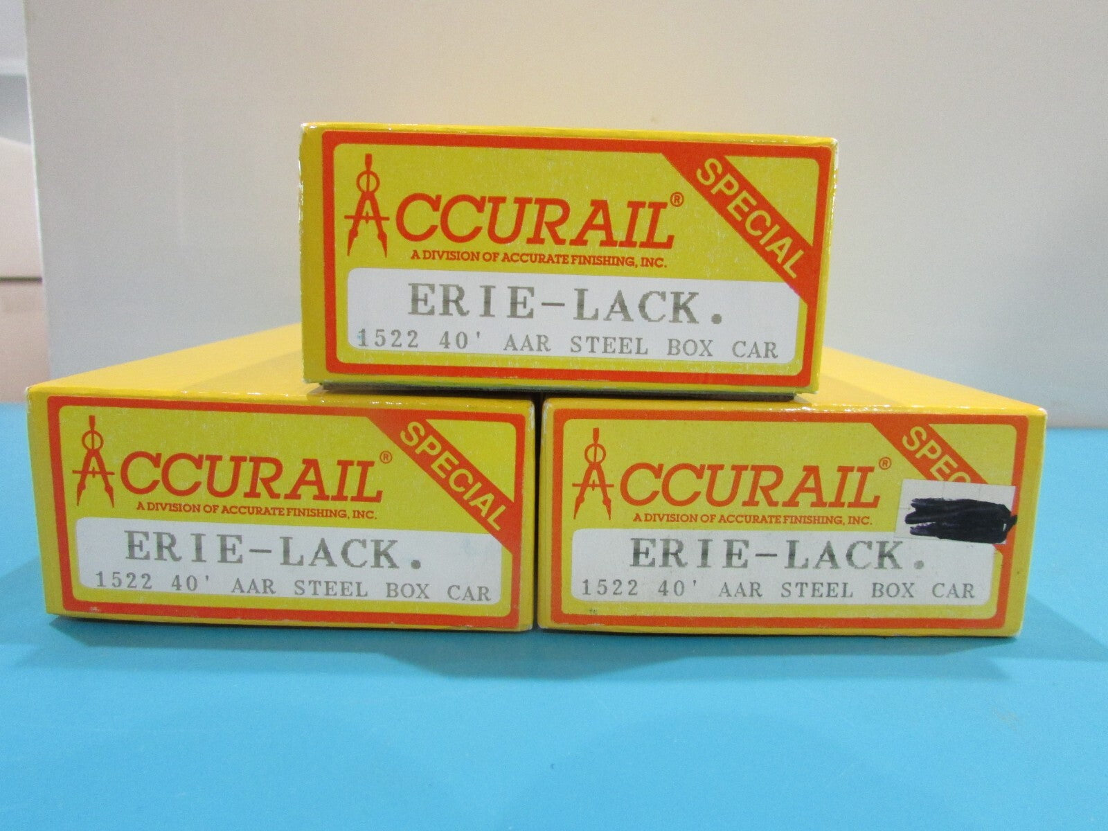 HO Scale Accurail  (3Cars) 40' AAR Steel Box Car Erie-Lackawanna Lot#1340