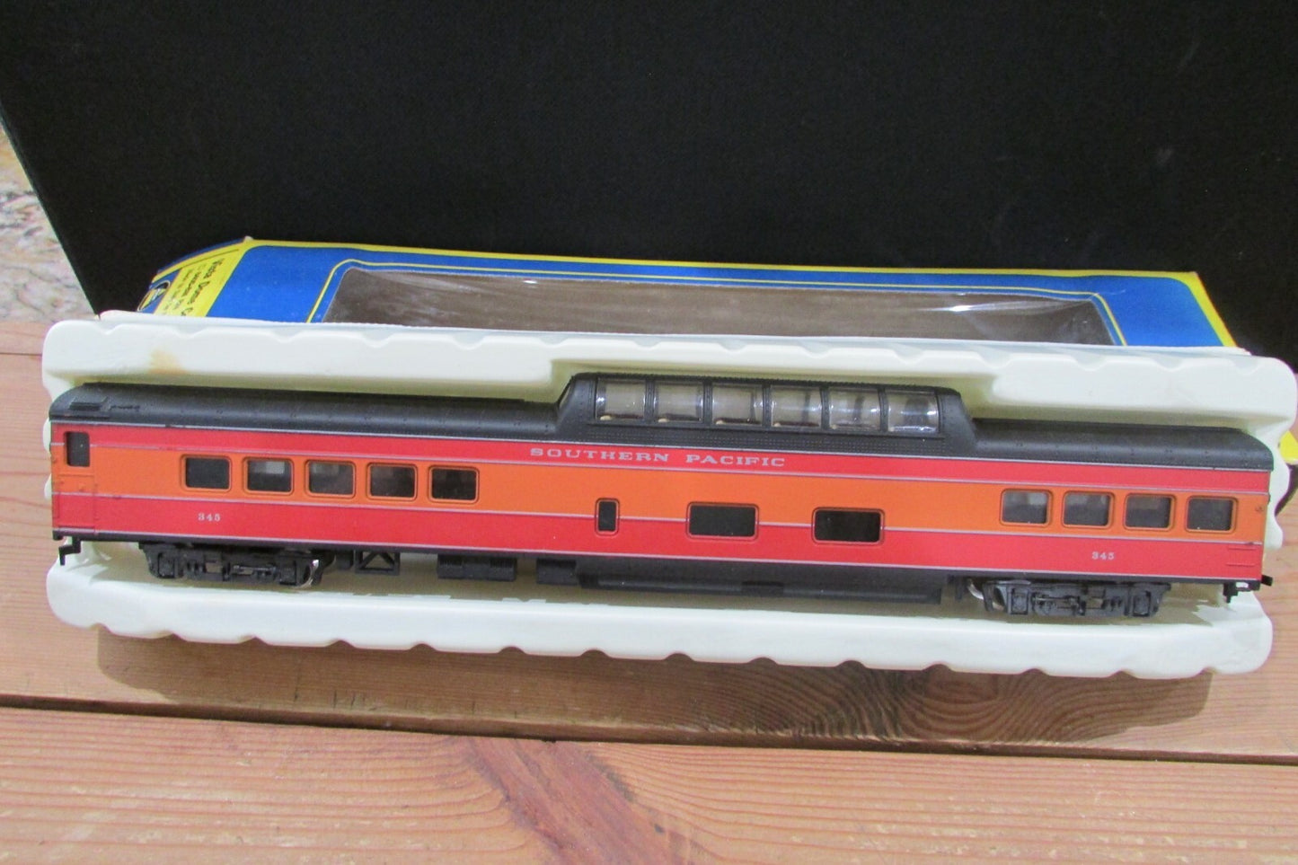 HO Scale AHM 49663 Southern Pacific 85ft Vista Dome Coach #345 Lot#4852