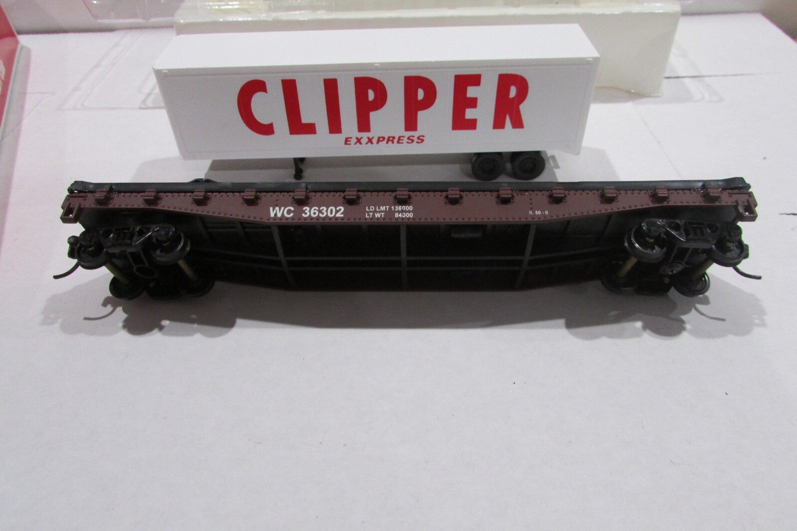 HO Scale Walthers Trainline WC#36302 Flat Cat w/ Clipper Express Trailer WAL4874